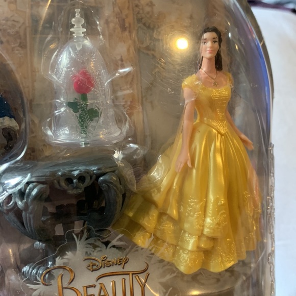Disney live action Beauty and the Beast - Enchanted Rose Scene - new - Picture 2 of 4